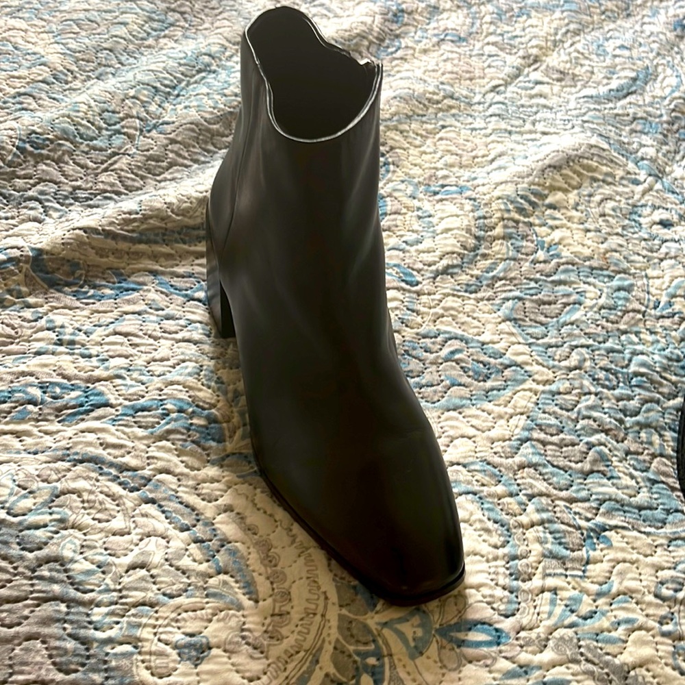 Black booties new Never worded size 10 with zipper on the side